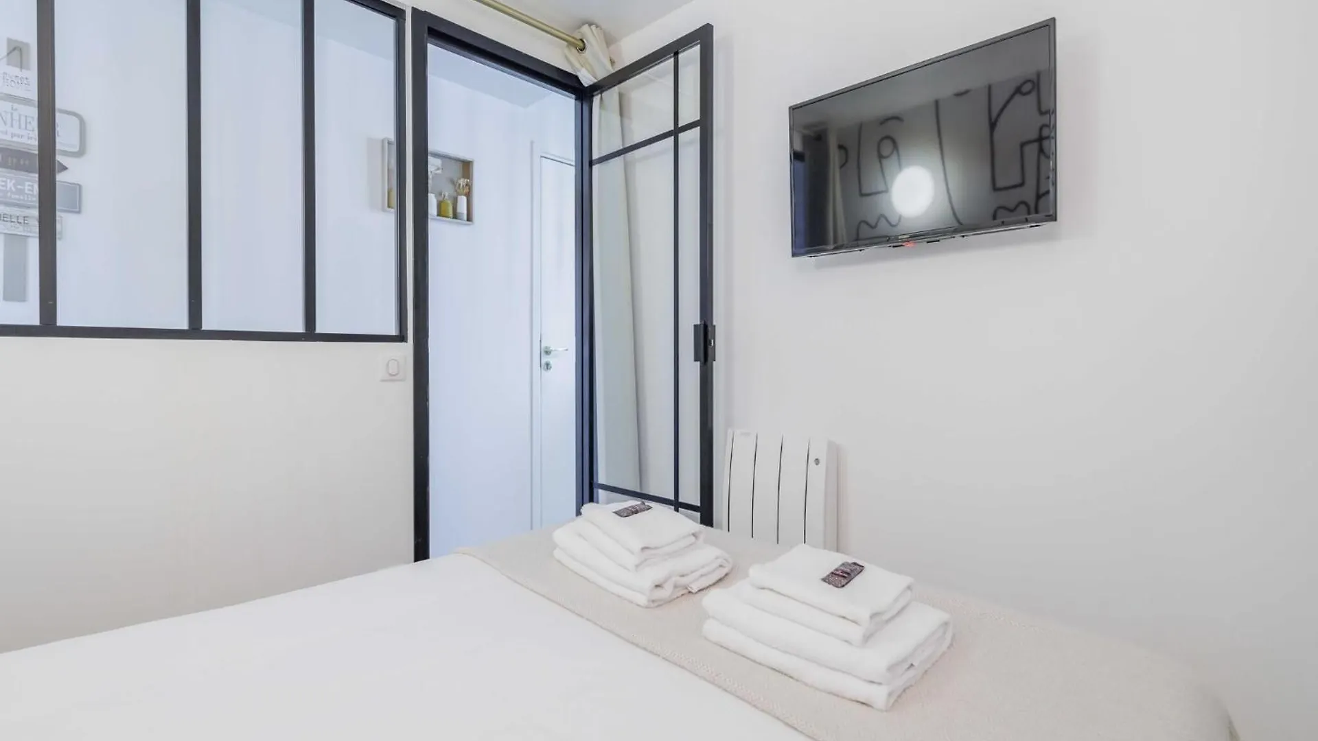 Apartment Chic, Comfortable Flat Near Rue Montmartre Paris