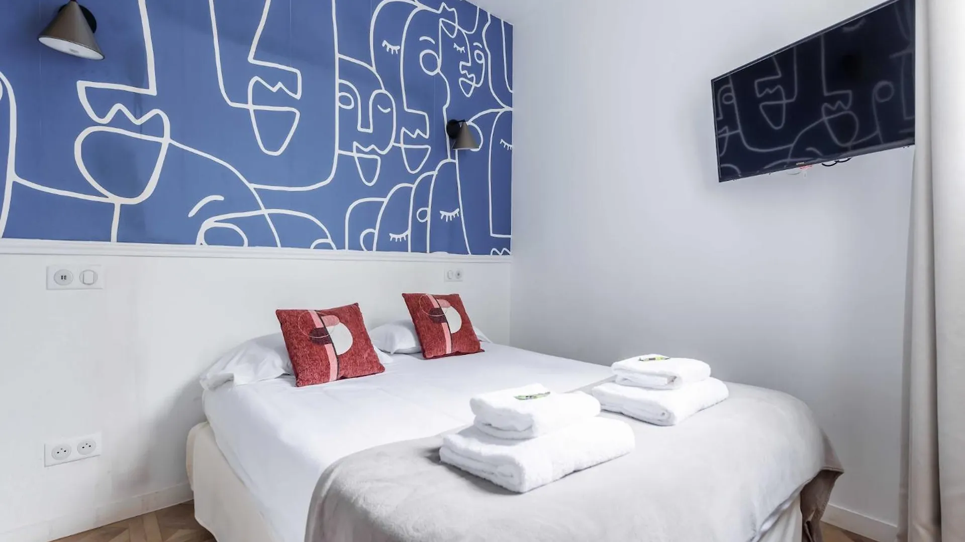 Chic, Comfortable Flat Near Rue Montmartre Paris