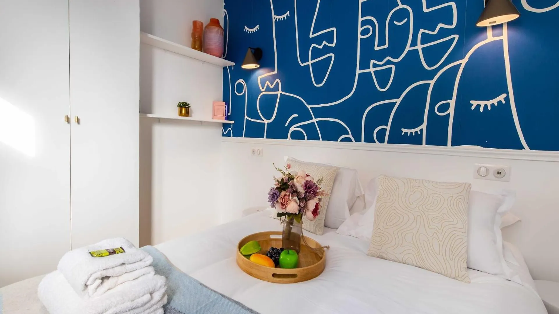 Apartment Chic, Comfortable Flat Near Rue Montmartre Paris France