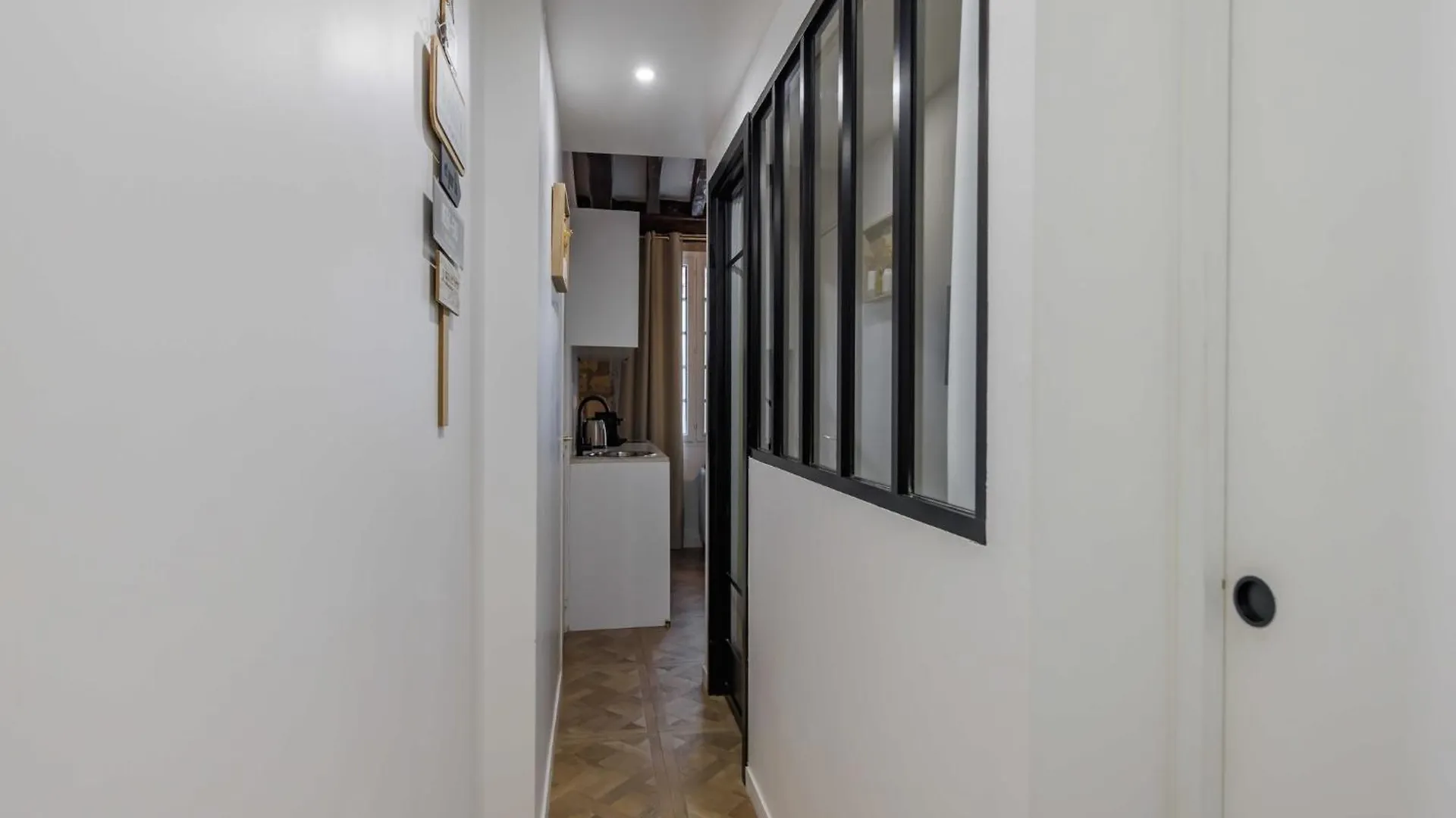 Chic, Comfortable Flat Near Rue Montmartre Paris 0*,