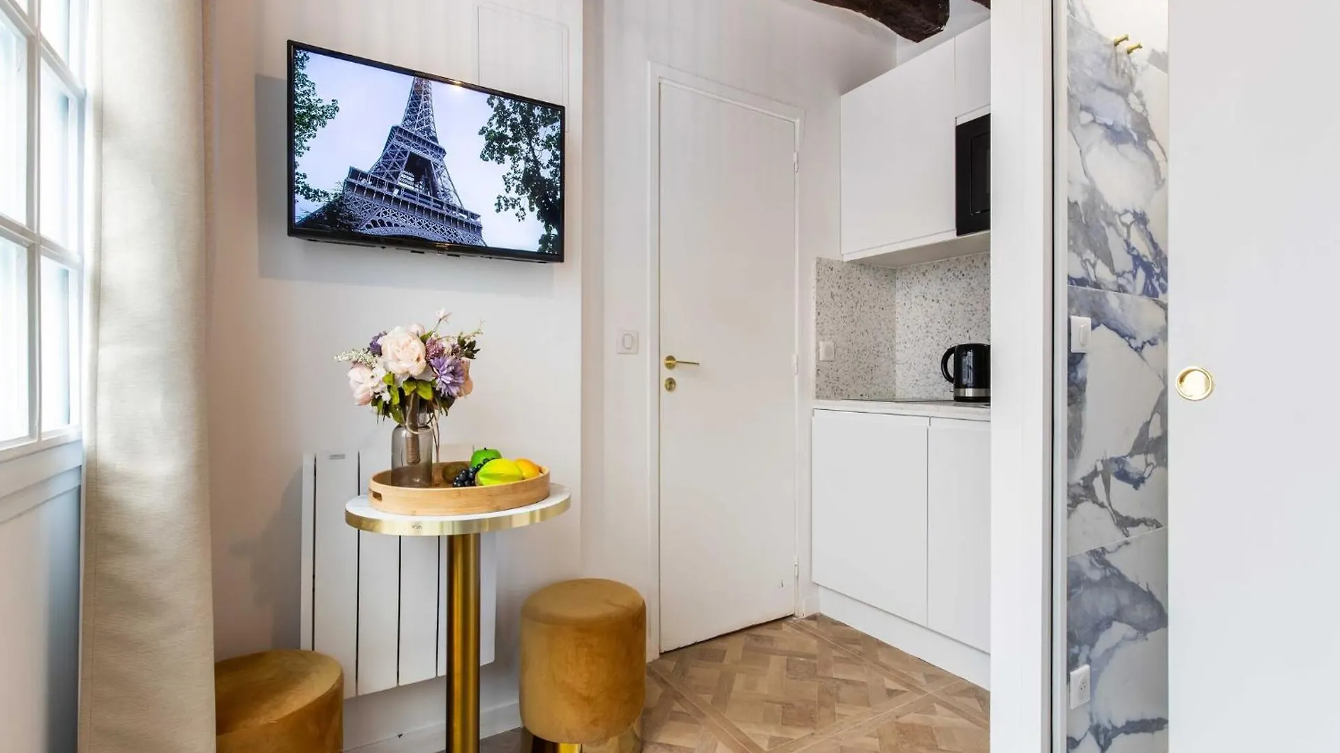 Chic, Comfortable Flat Near Rue Montmartre Paris 0*,  France