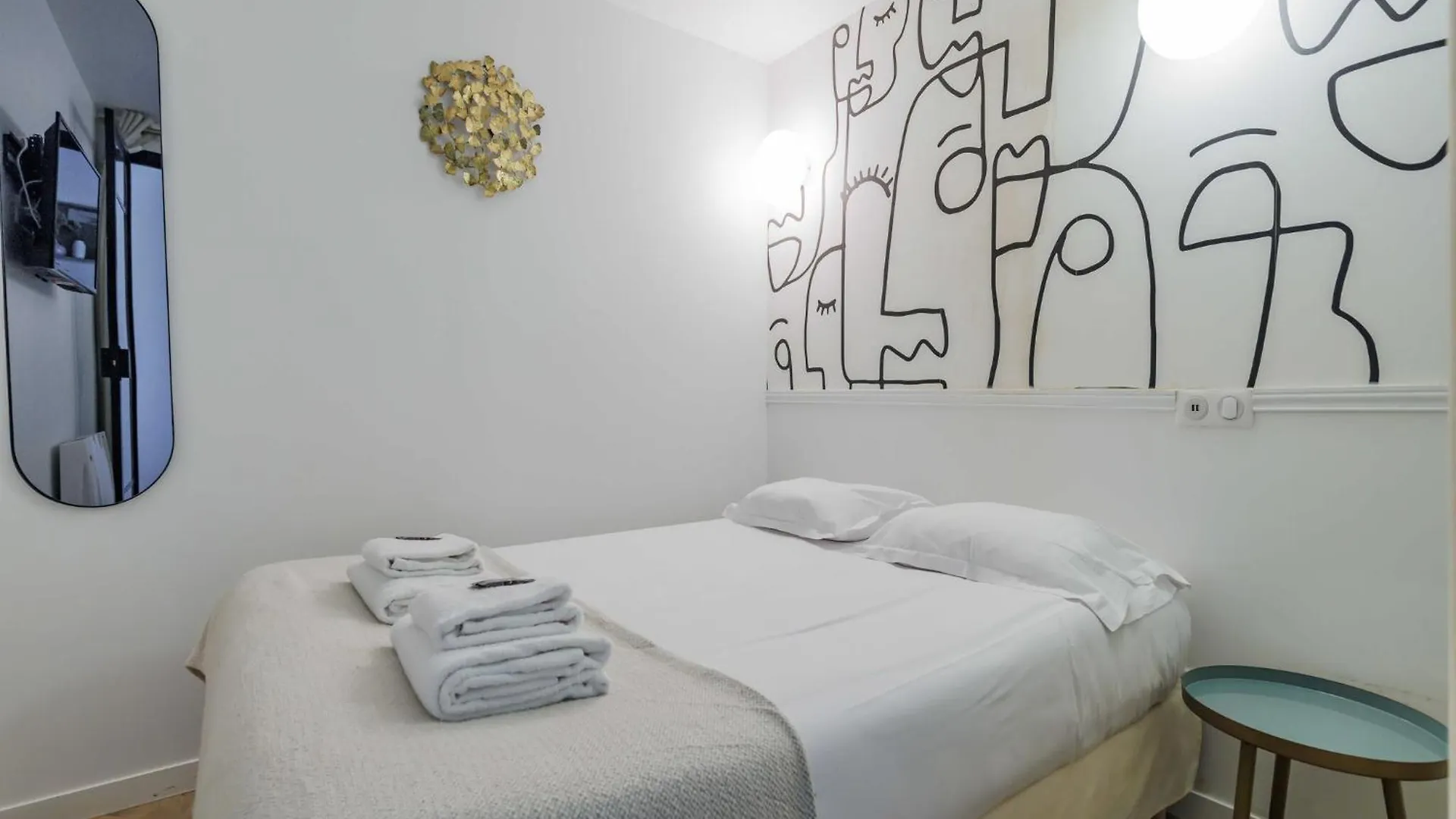 Chic, Comfortable Flat Near Rue Montmartre Paris