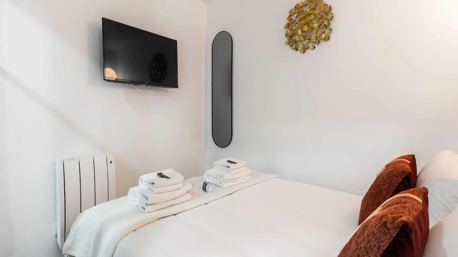 Apartment Chic, Comfortable Flat Near Rue Montmartre Paris