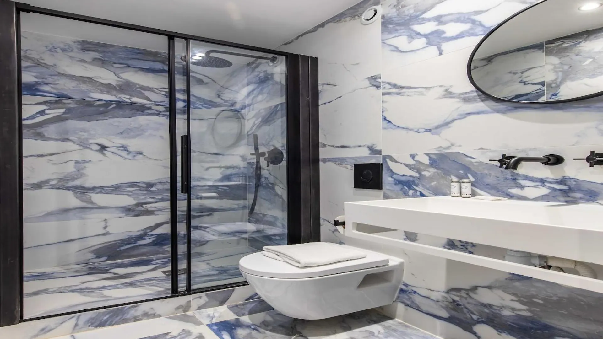 Chic, Comfortable Flat Near Rue Montmartre Paris Apartment