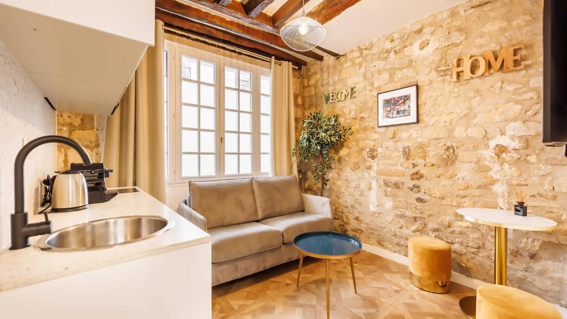 Chic, Comfortable Flat Near Rue Montmartre Paris Apartment