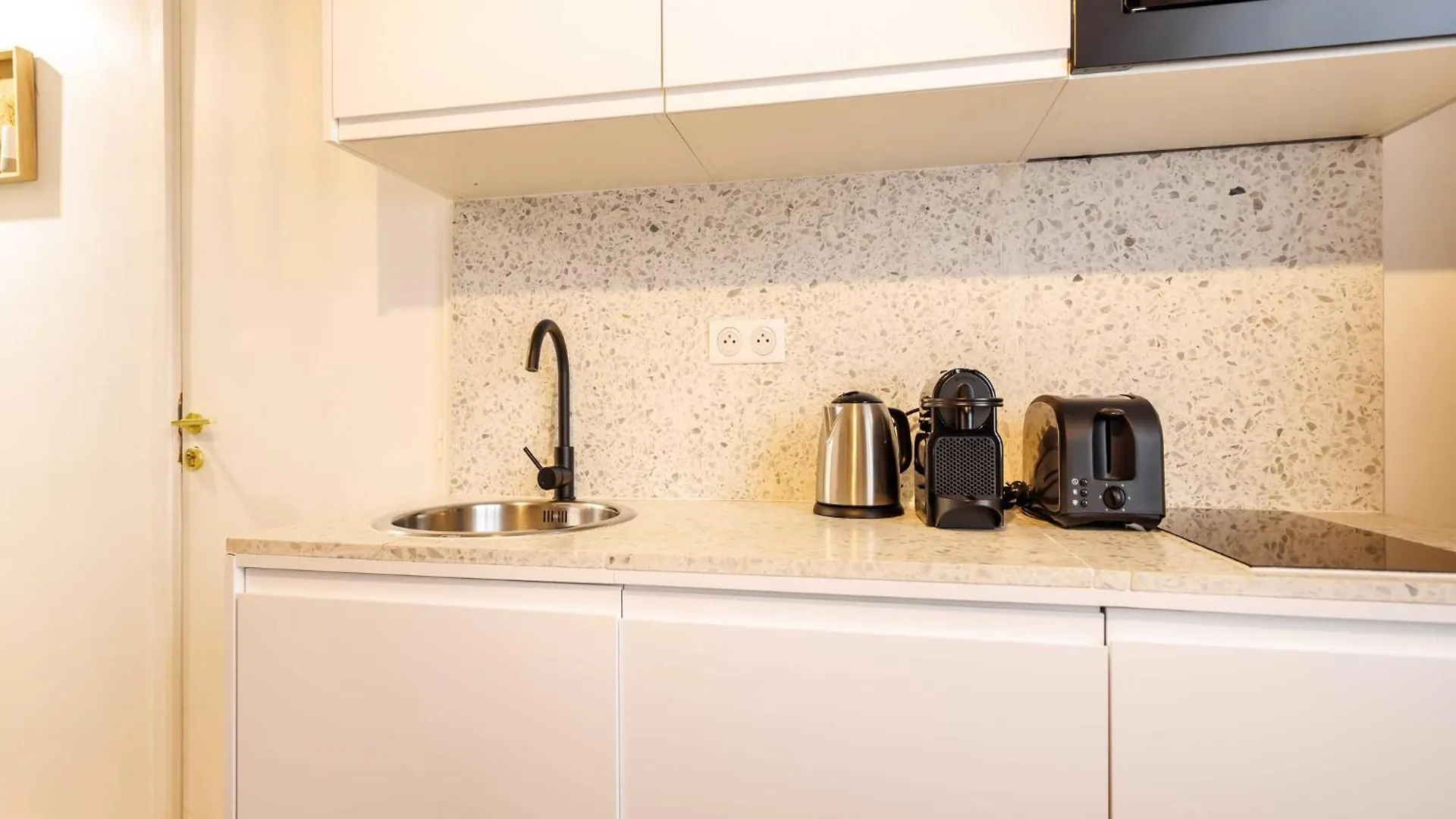 Chic, Comfortable Flat Near Rue Montmartre باريس فرنسا